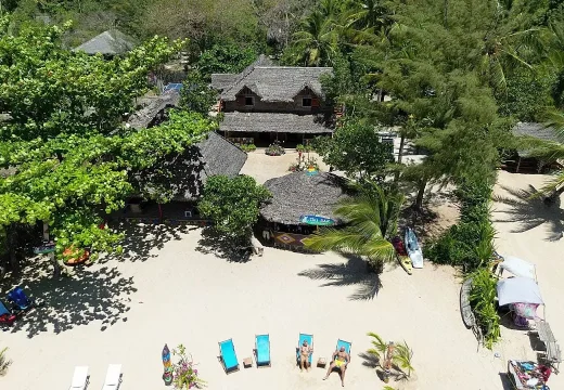 Tiki-bar-sakatia plageampasindava Tiki-bar-sakatia