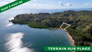 Terrain à vendre à Ampasipohy, Nosy Be, avec vue sur la plage privée et la réserve naturelle de Lokobe, idéal pour un projet touristique.