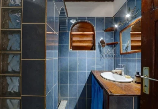Salle de bain de la maison à vendre