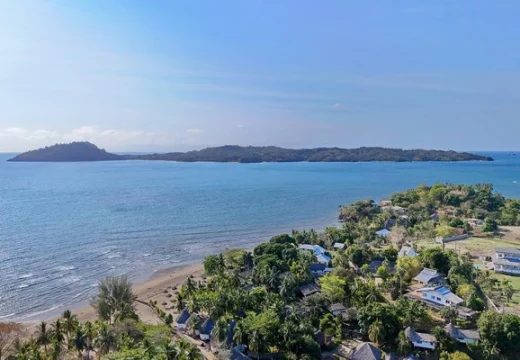 Vue aérienne au dessus de la maison à vendre à Ankibonivato