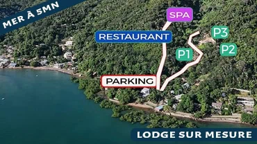 Vue aérienne du domaine residentiel lokobe à Nosy Be avec son restaurant, spa et parking
