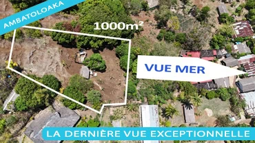 Vue verticale du terrain de 1 000 m² à Ambatoloaka avec le tracé de la parcelle et vue mer imprenable à Nosy Be.