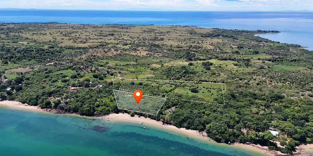 Vue aérienne d’un terrain front de mer à vendre à Nosy Faly Madagascar