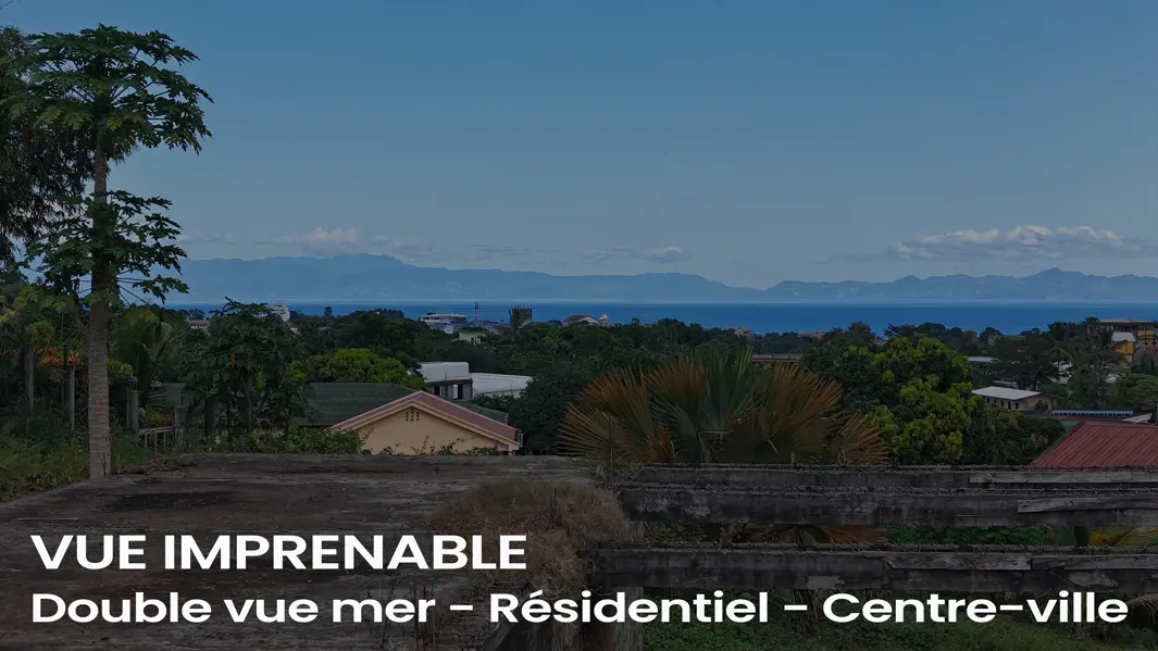Terrain à vendre à Tsimaramara Hell Ville Nosy Be avec double vue mer et structure existante 