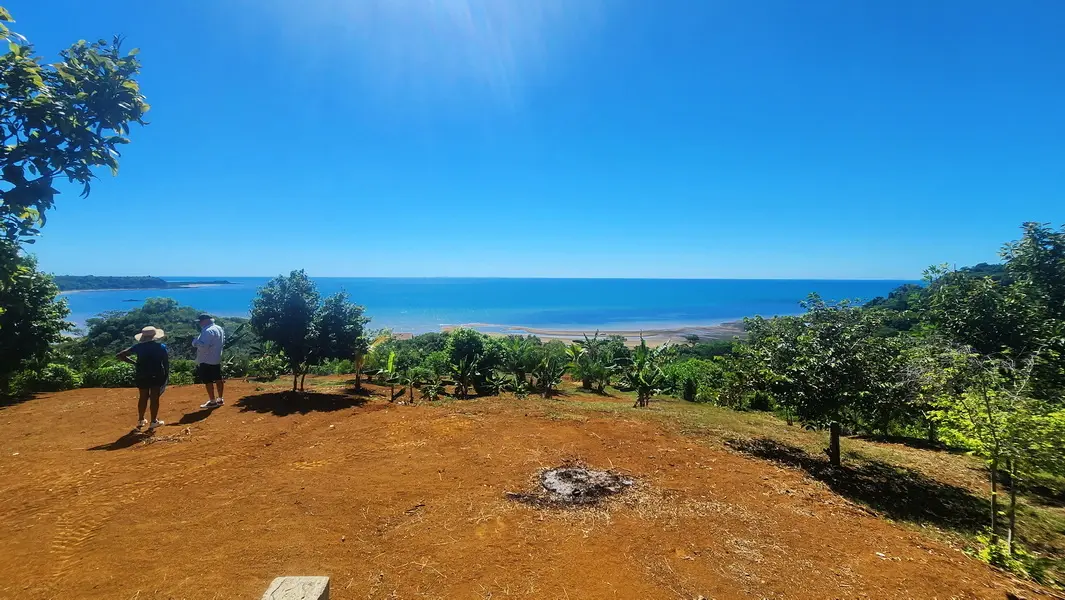 Terrain constructible avec vue mer panoramique et environnement sans vis-à-vis à Nosy Be