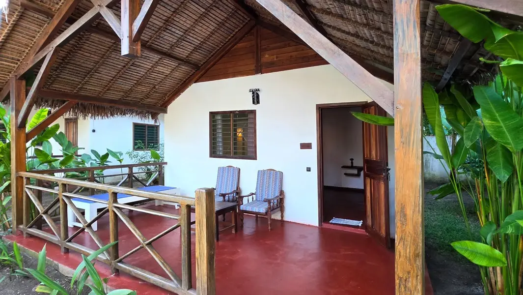 Bungalow avec terrasse couverte dans un hôtel de charme à Nosy Be