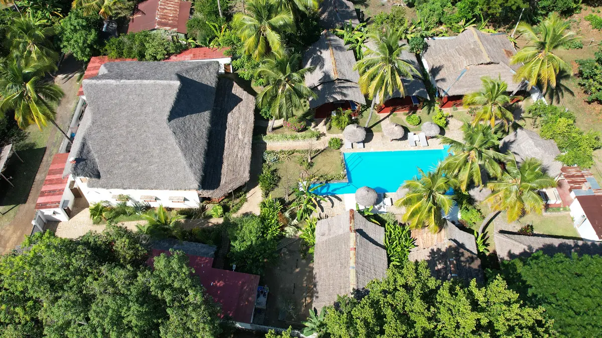 Hôtel restaurant avec piscine et jardins tropicaux à Nosy Be