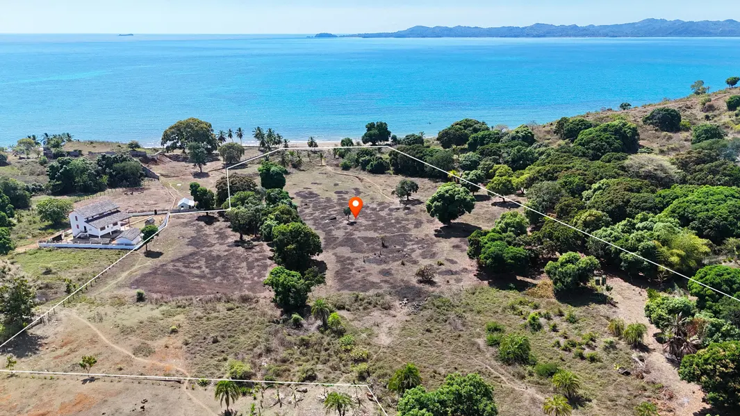Terrain pour projet hôtelier à Nosy Be avec vue mer à Antanamitarana