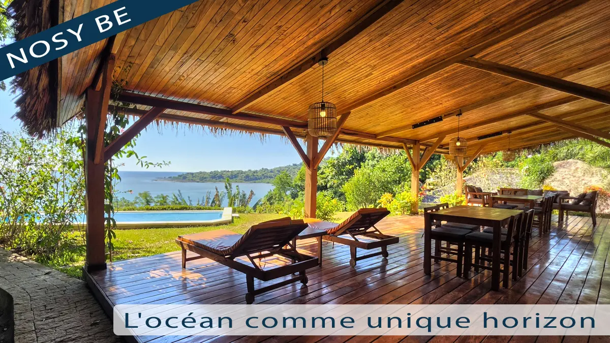 Grande varangue en bois avec piscine et vue panoramique sur l'océan - Villa à vendre à Baobab, Nosy Be