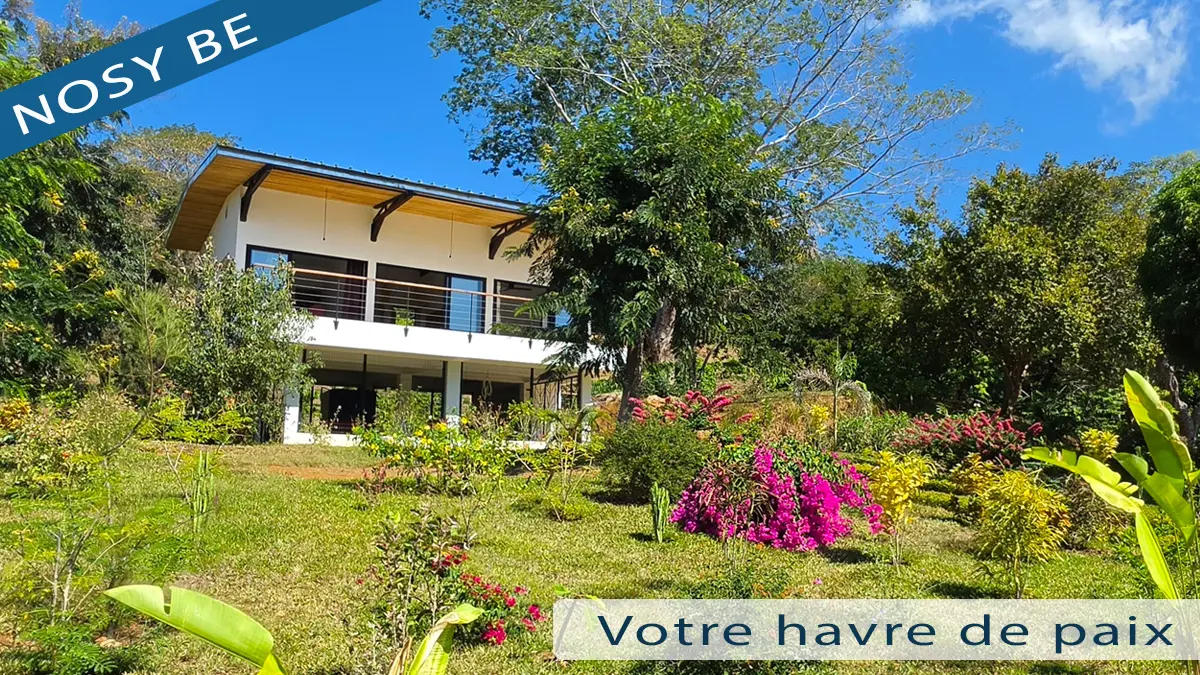 Villa contemporaine avec jardin tropical dans une résidence privée proche du futur golf de Nosy Be