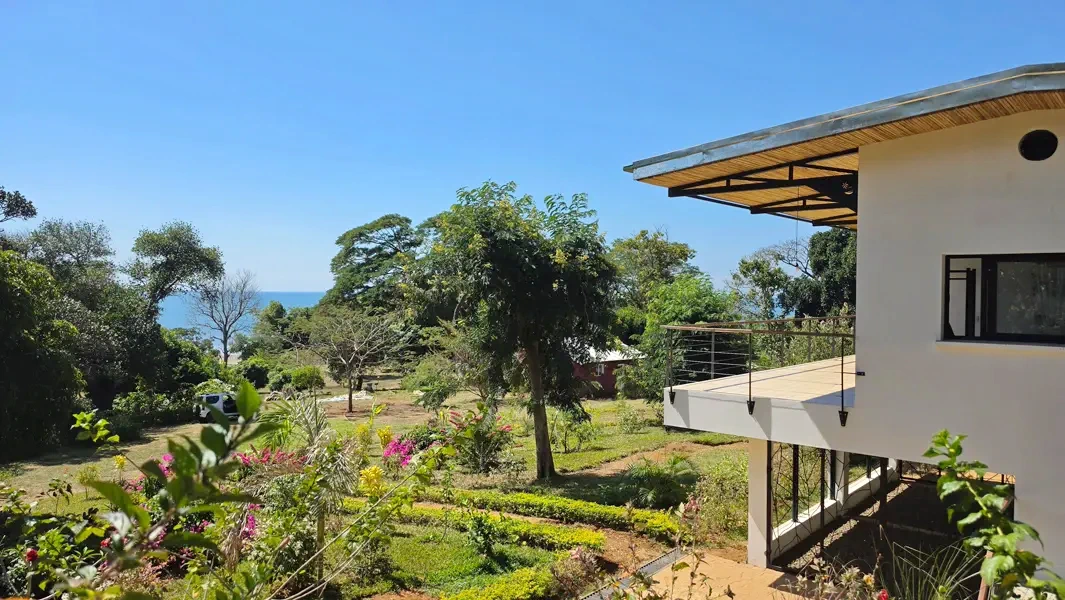 Villa avec vue mer, jardin tropical et résidence privée proche du futur golf de Nosy Be