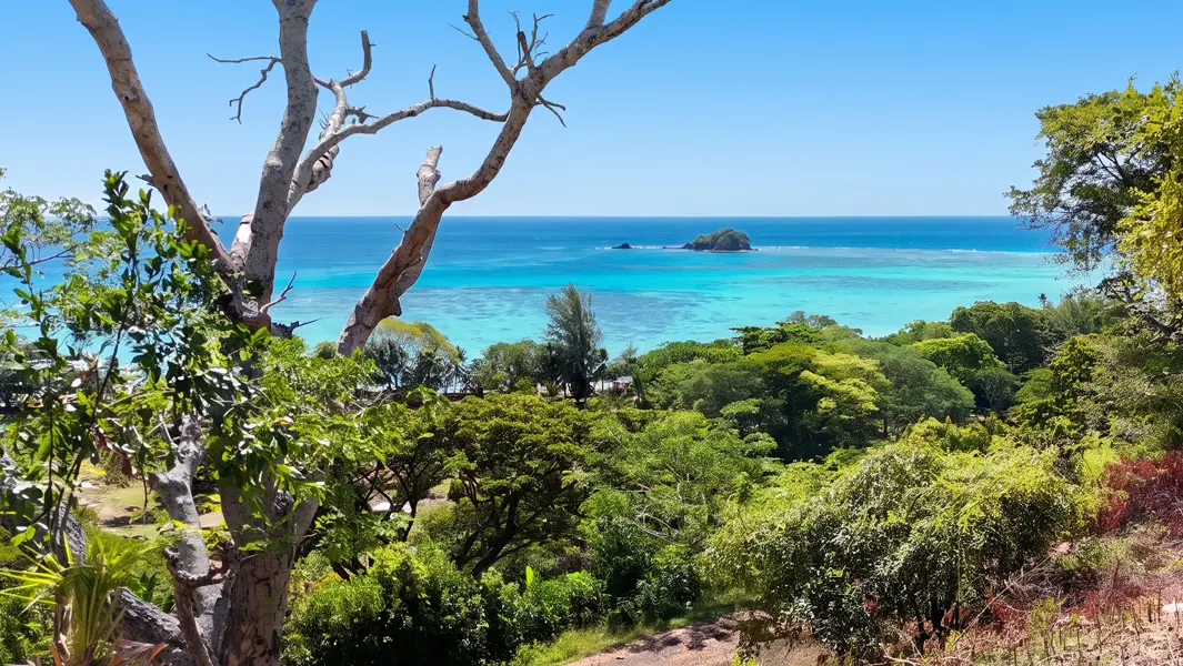 Vue sur le lagon d’Andilana depuis le terrain à Cap Doré