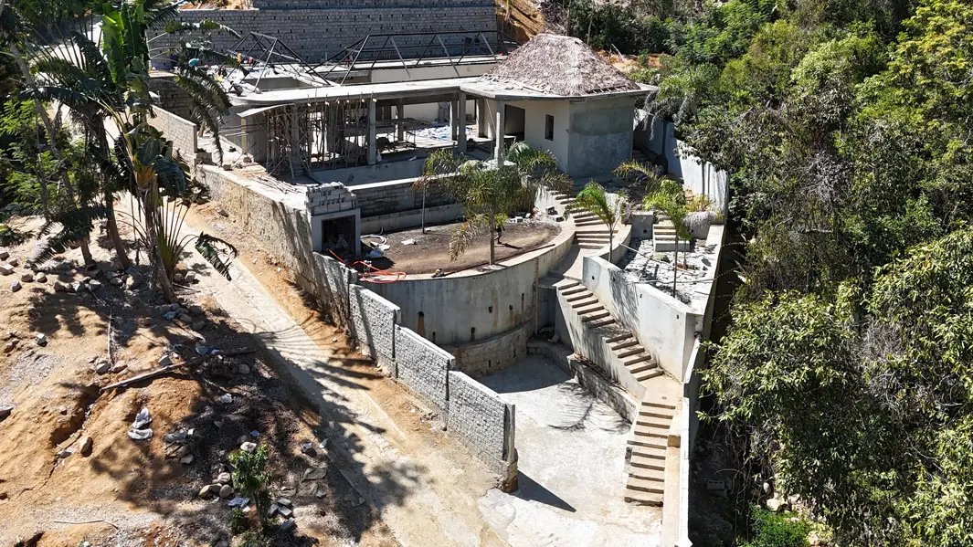 Chantier de construction d’une villa à Nosy Be pour estimer le budget du projet immobilier