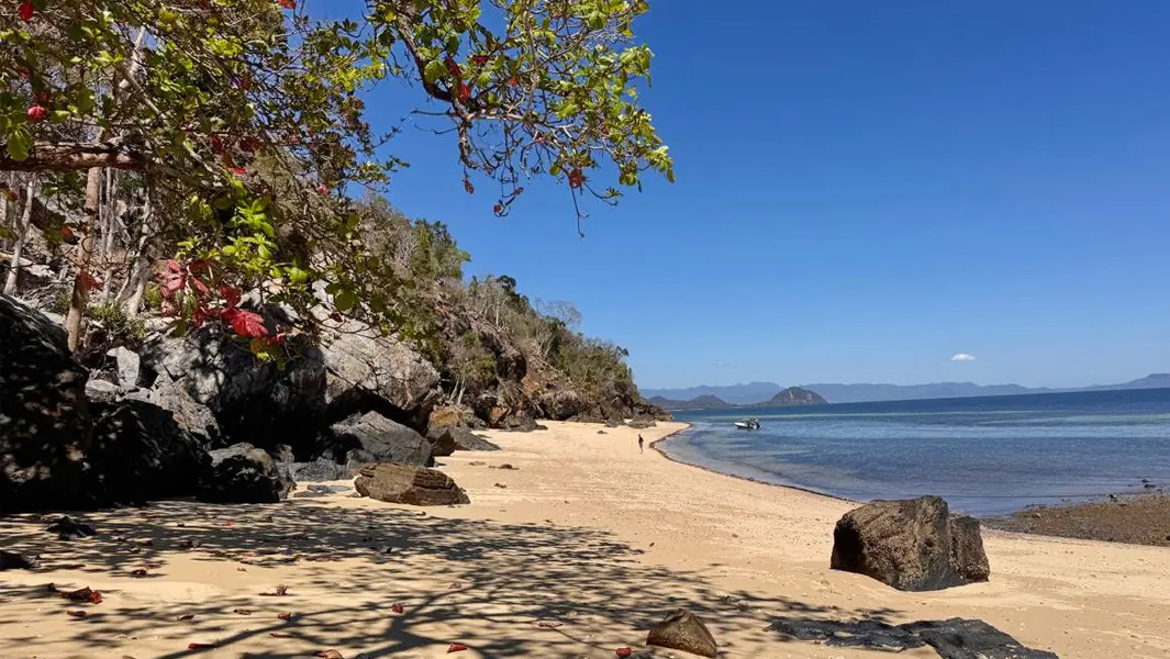 La plage de 200 mètres à Ankify accessible depuis le terrain à vendre