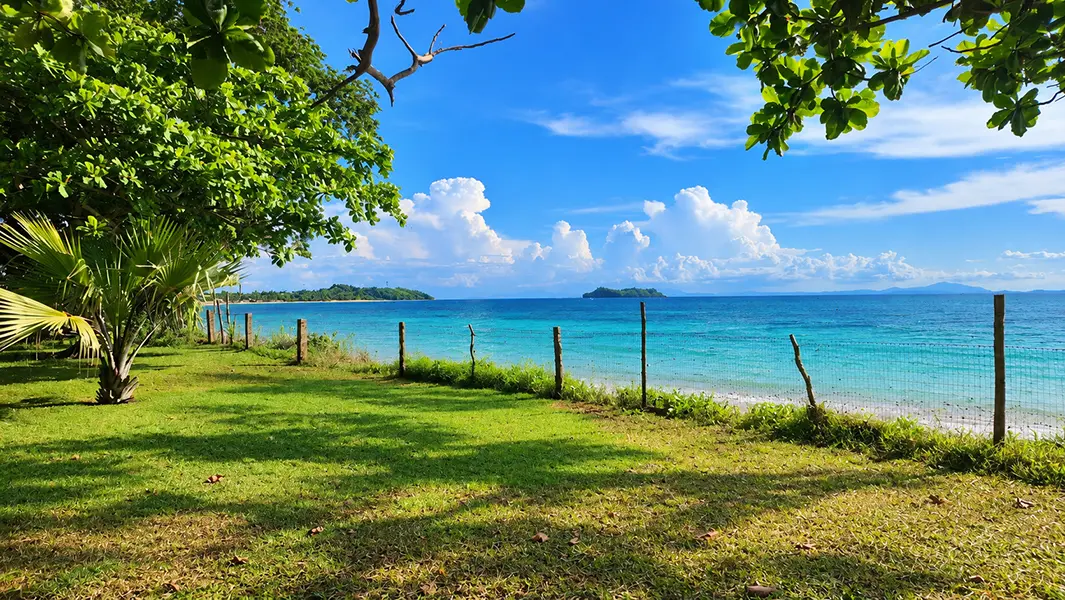 Vue mer depuis la propriété à Ankibonivato Nosy Be